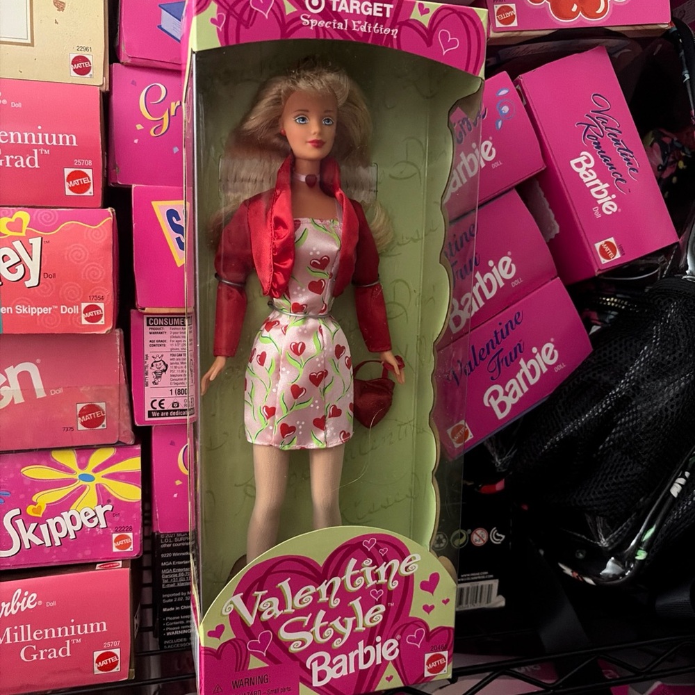 1998 MATTEL BARBIE VALENTINE STYLE TARGET SPECIAL EDITION VINTAGE BARBIE DOLL